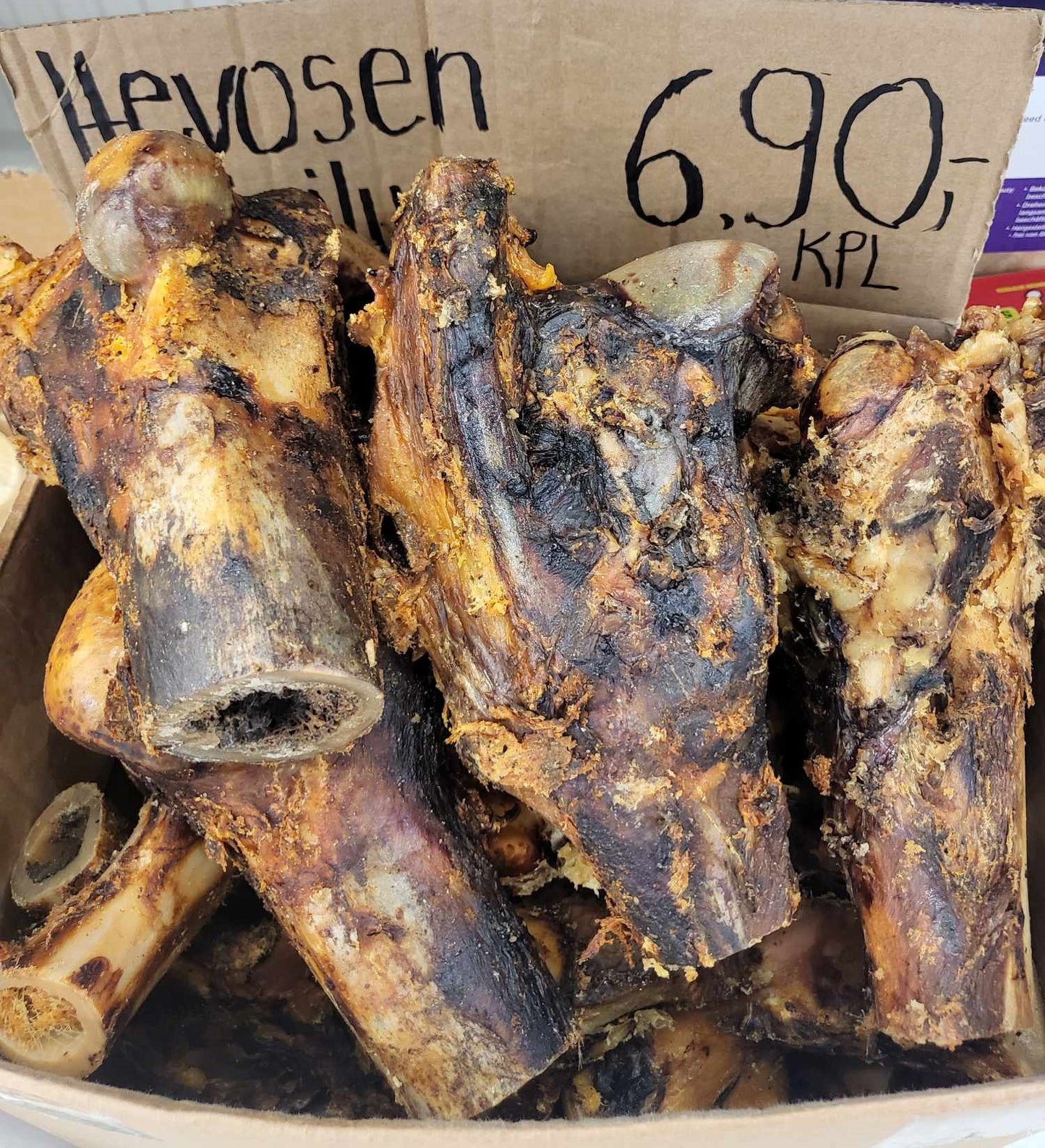Hevosen paistettu sääriluun puolikas